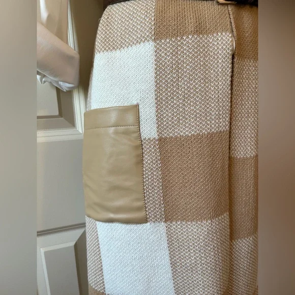NWOT Tan and Cream Checkered Women's sweater long length vest. Size 24W - Picture 3 of 10